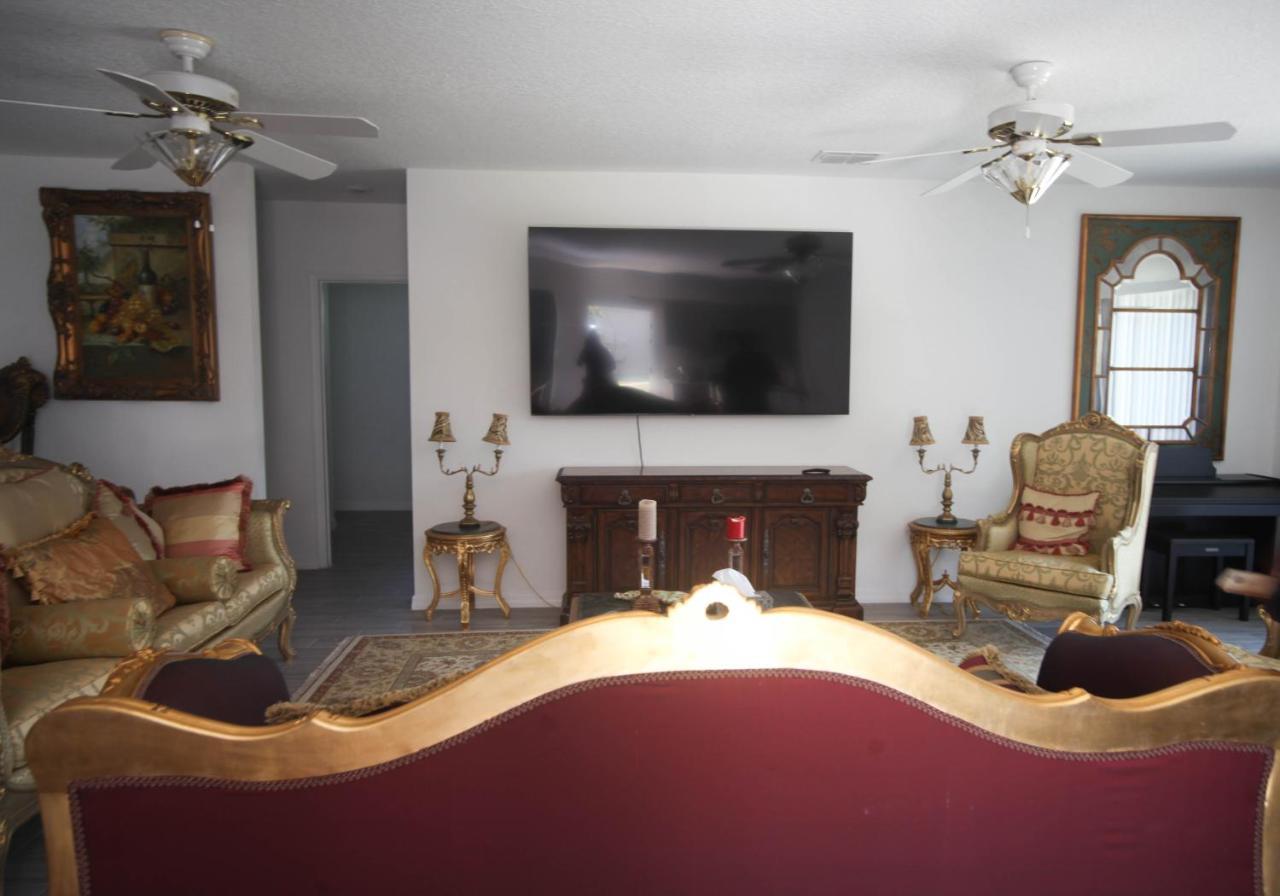 A Beautiful Queen Bedroom Орландо Екстериор снимка