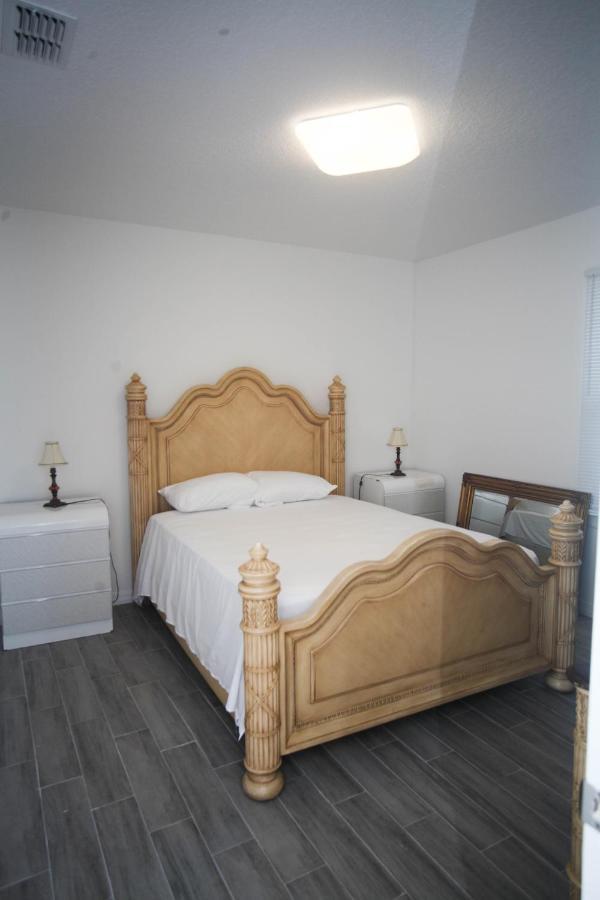 A Beautiful Queen Bedroom Орландо Екстериор снимка