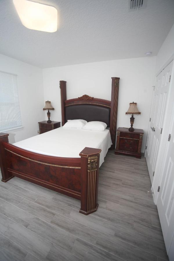 A Beautiful Queen Bedroom Орландо Екстериор снимка